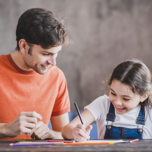 father-painting-with-daughter-fathers-day